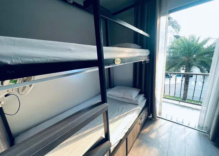 Anew & Sleepbox Hotel a capsule